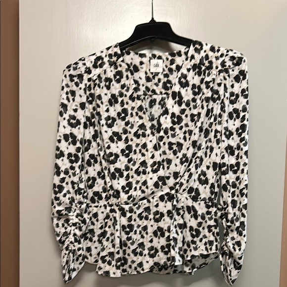 Chic Black and White Cuffed Sleeve Blouse with Crew Neck and Long Sleeves - Picture 1 of 3
